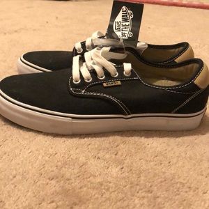 Men’s Black Vans NEW